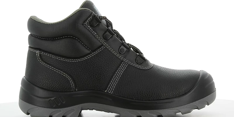 Ship decks are often slippery due to oil and water; how do anti-static safety shoes for crew members prevent slips and falls