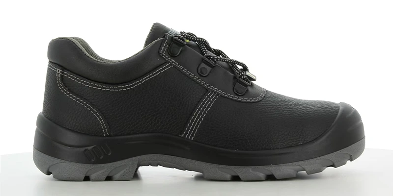 Seawater and salt fog cause severe corrosion at sea. How effective are anti-static safety shoes for crew members in resisting seawater and corrosion?